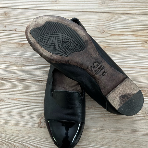 AGL Back Leather Flats with Patent Cap Toe Size: EU 38.5 - Picture 3 of 4